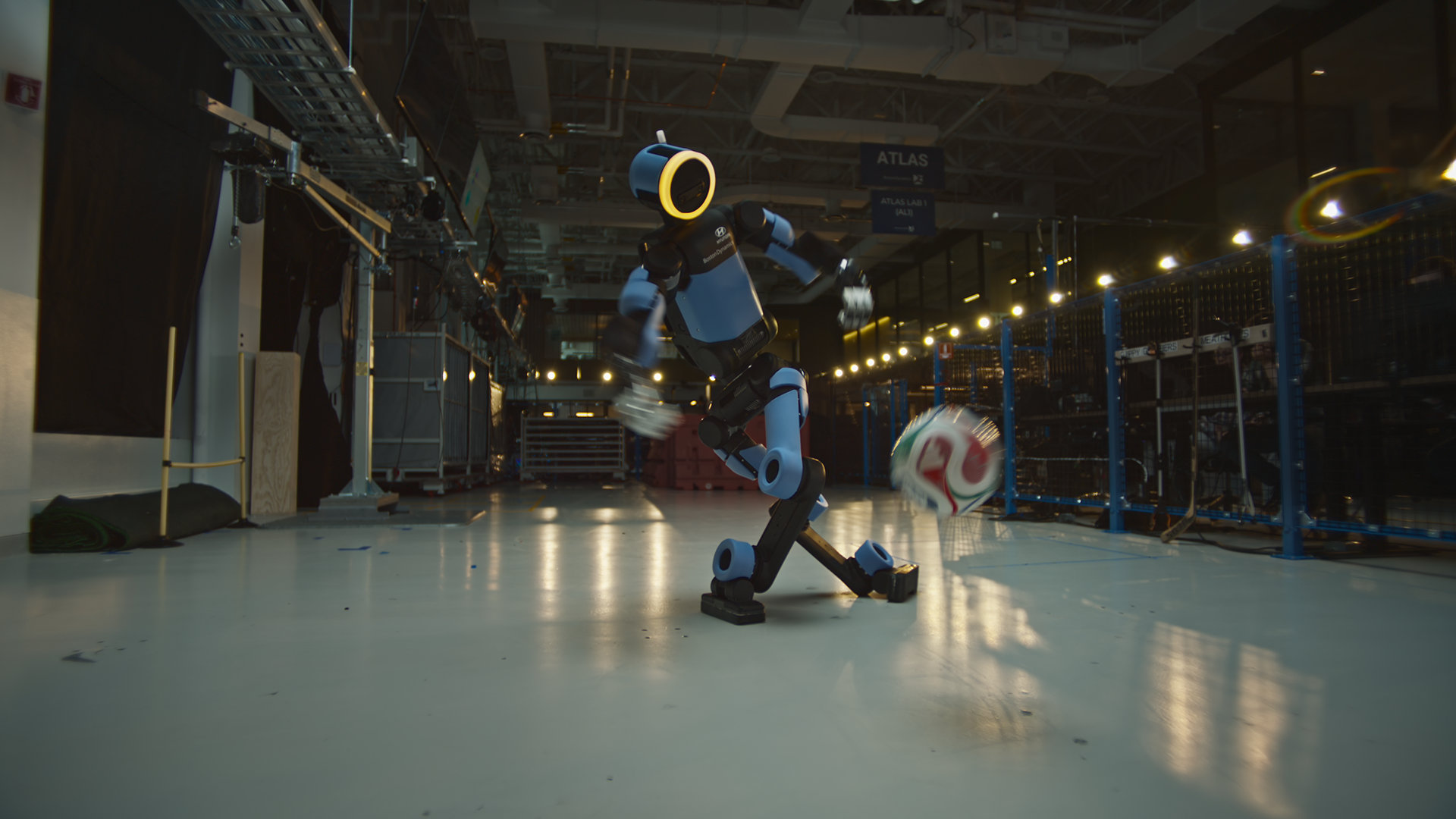 hyundai-motor-launches-school-of-football-campaign-featuring-boston-dynamics-atlas-carnet-hir
