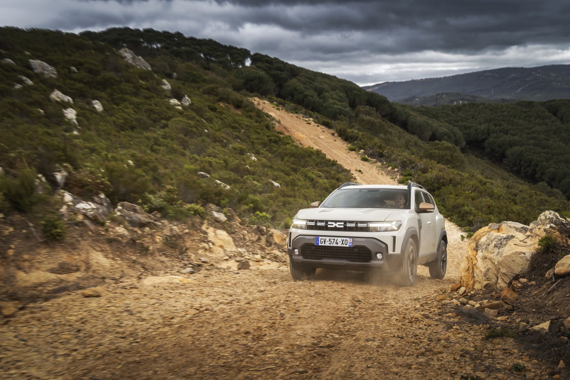 all-new-dacia-duster-hybrid-140-extreme-carnet-hir-4