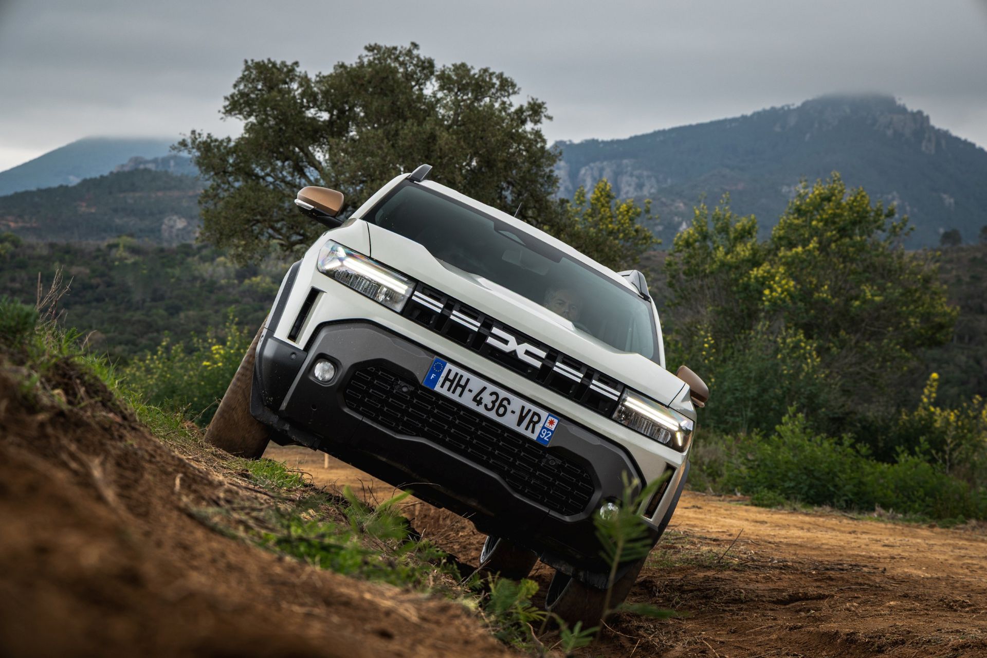 dacia-duster-3-hybrid-g-150-4x4-extreme-rac-ev-autoja-carnet-hir-6