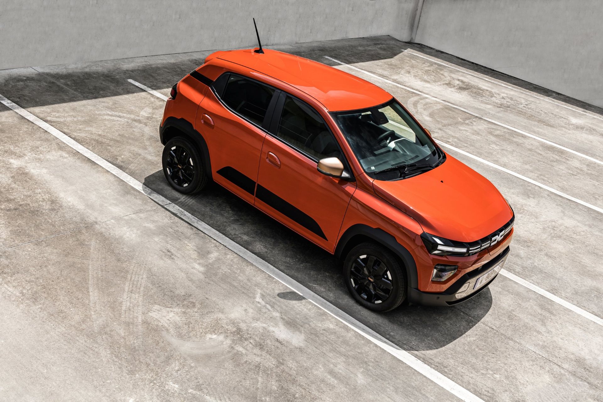 uj-dacia-spring-e3-extreme-brick-red-carnet-hir