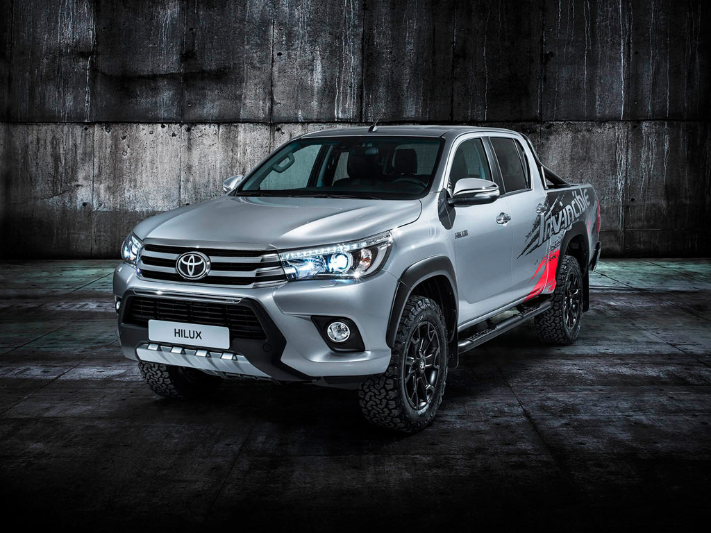 toyota-hilux-invincible-jubileumi-modell
