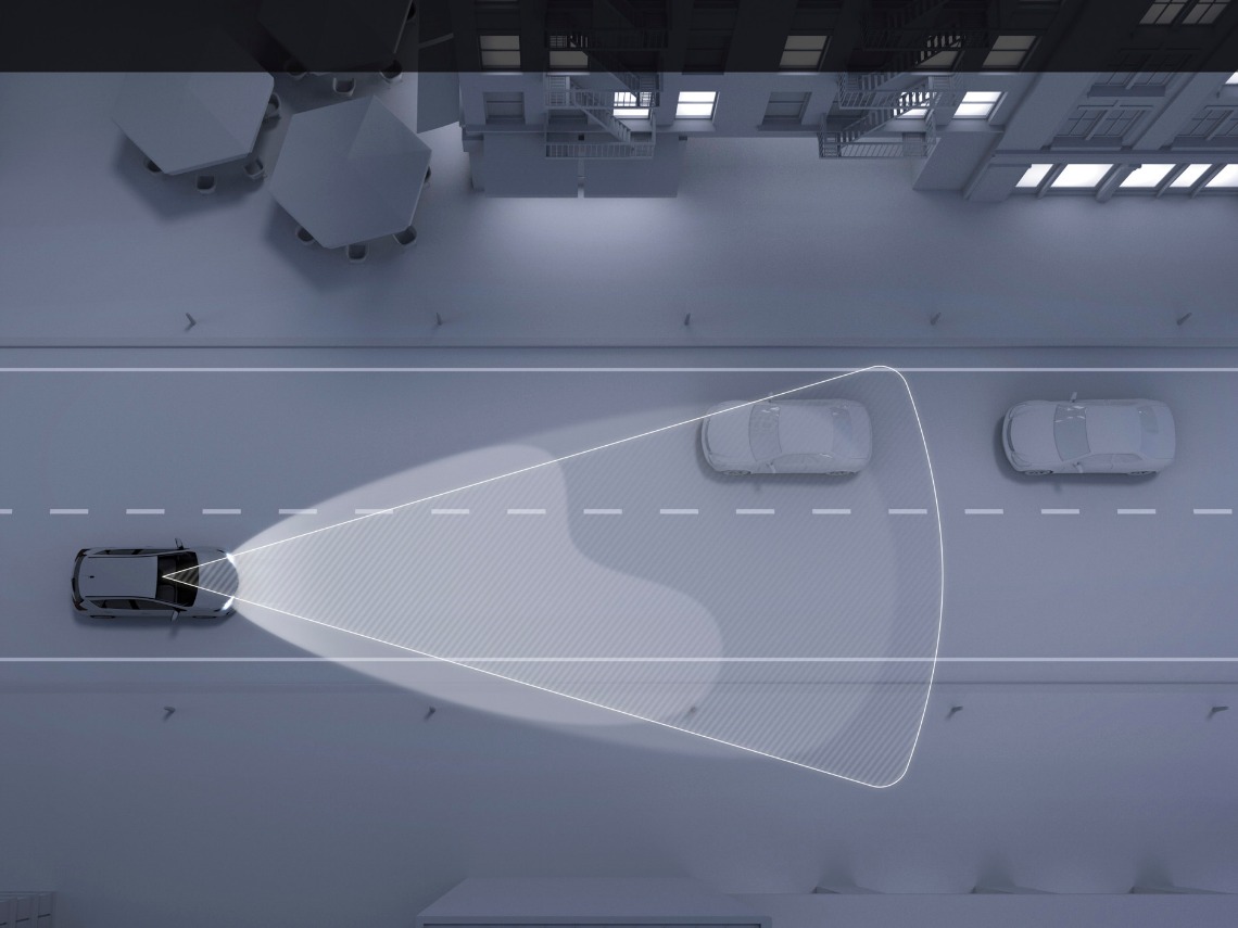 toyota-safety-sense-automatikus-tavfeny-vezerles