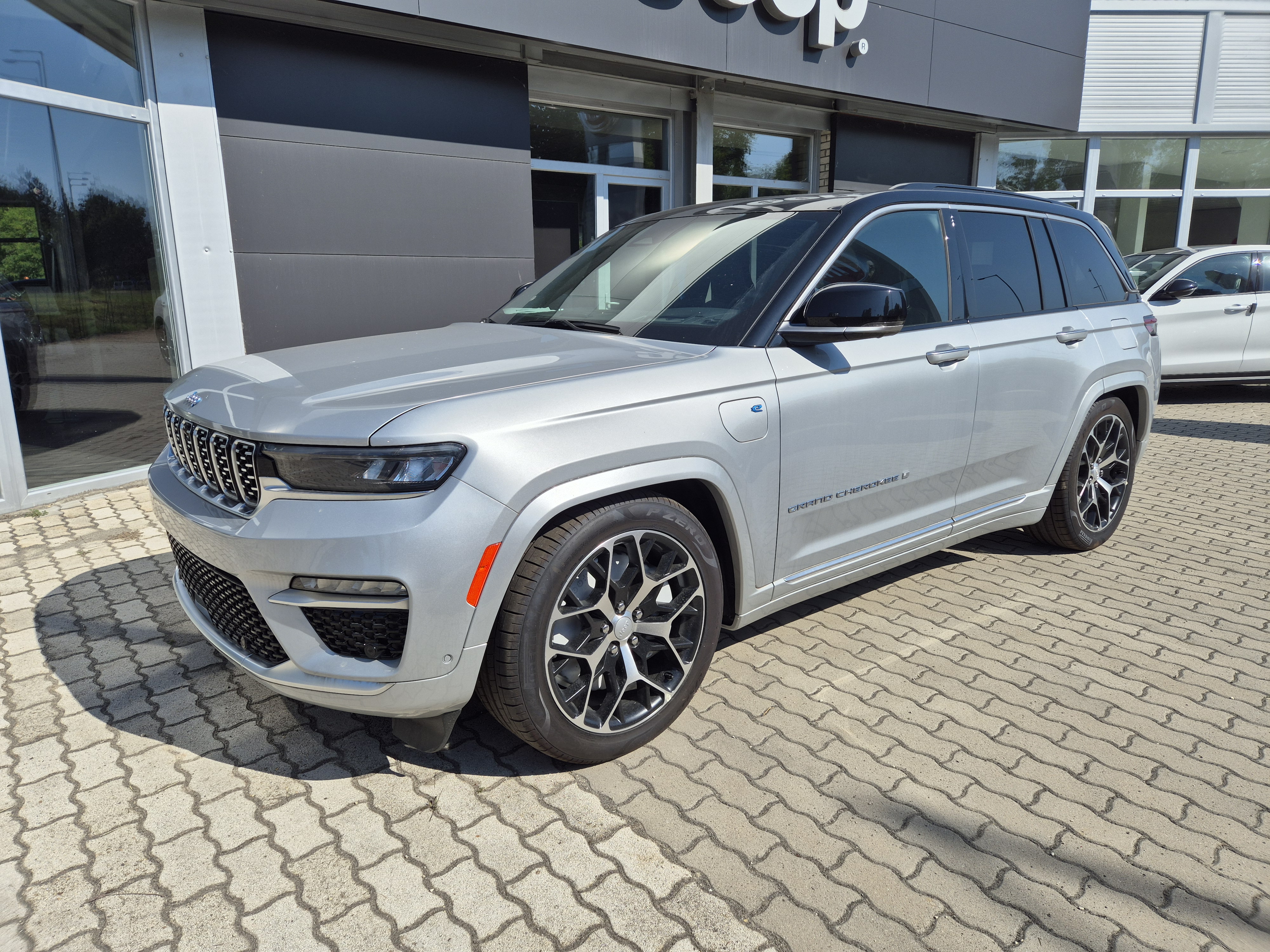 uj-jeep-grand-cherokee-carnet-riegler-keszlet-ajanlat