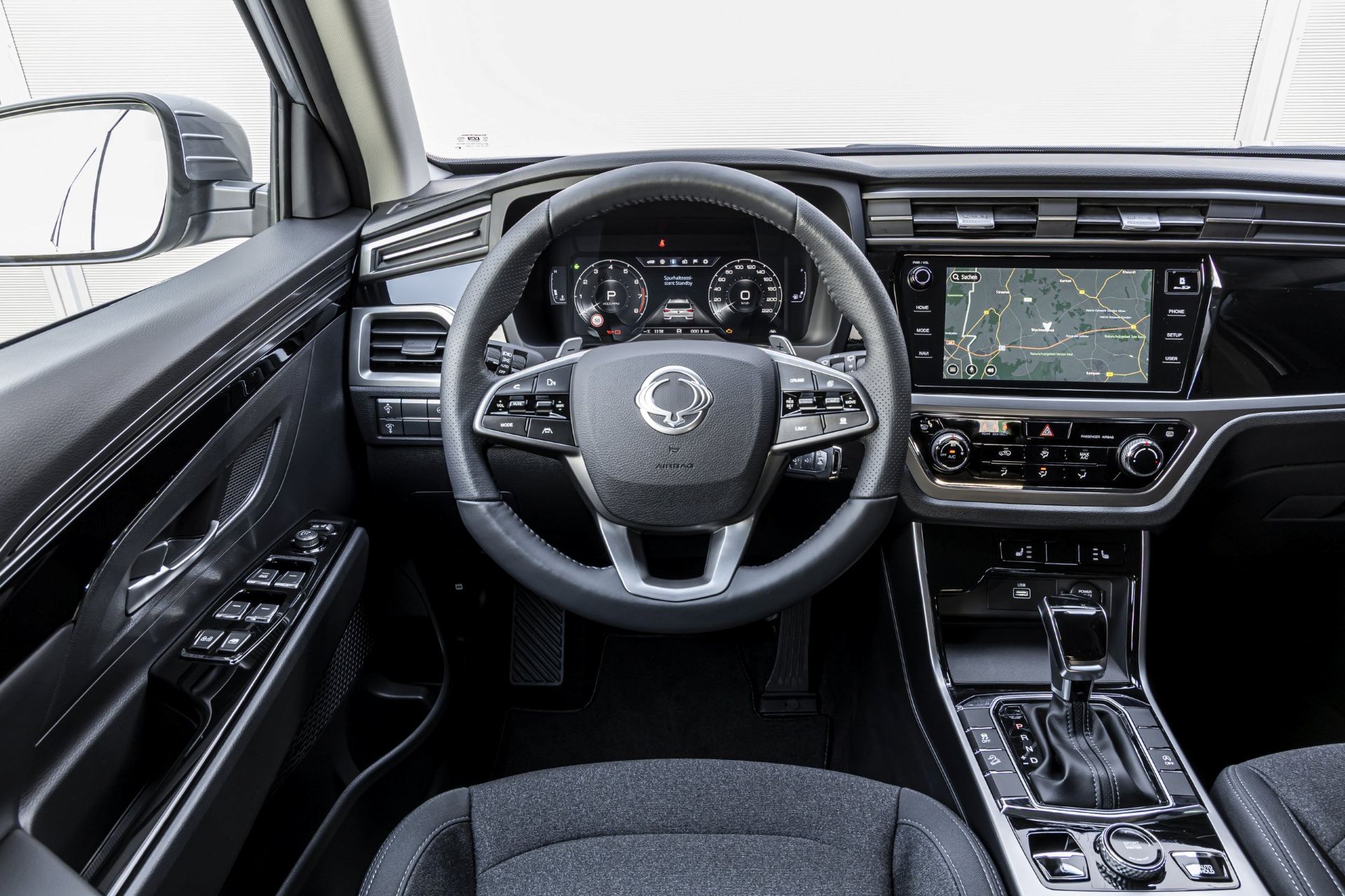 kgm-korando-nomad-carnet-hir-8