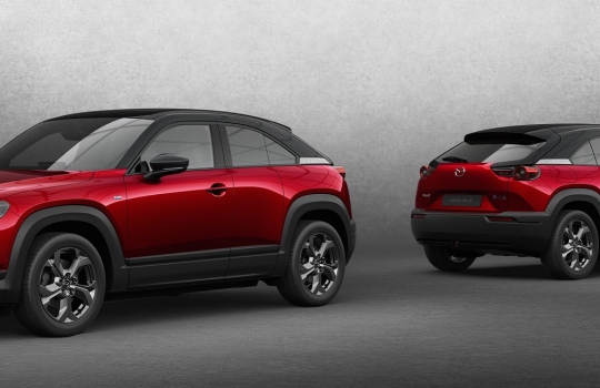 mazda-piros-tortenet