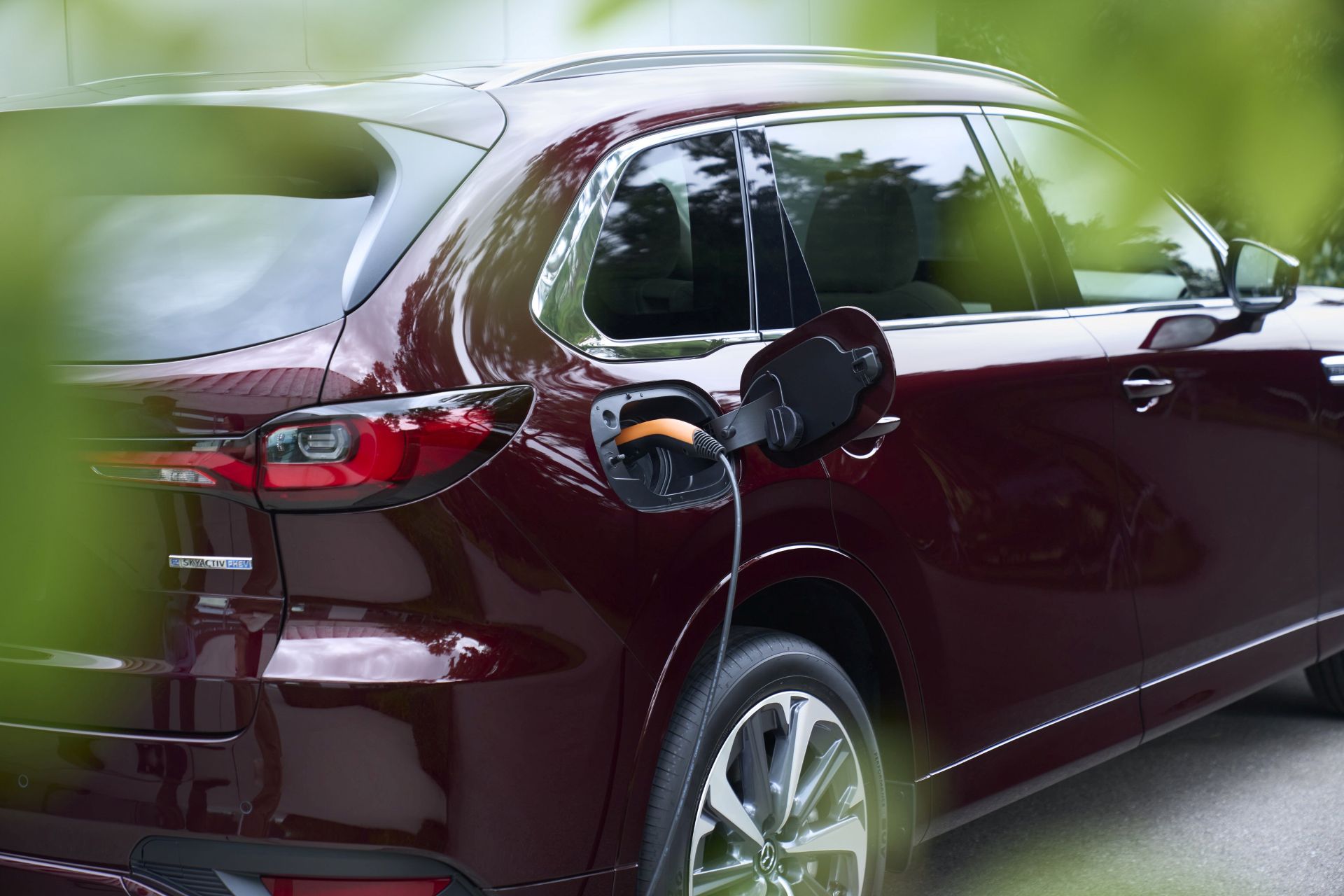 2024-mazda-cx-80-charging-carnet-hir-6