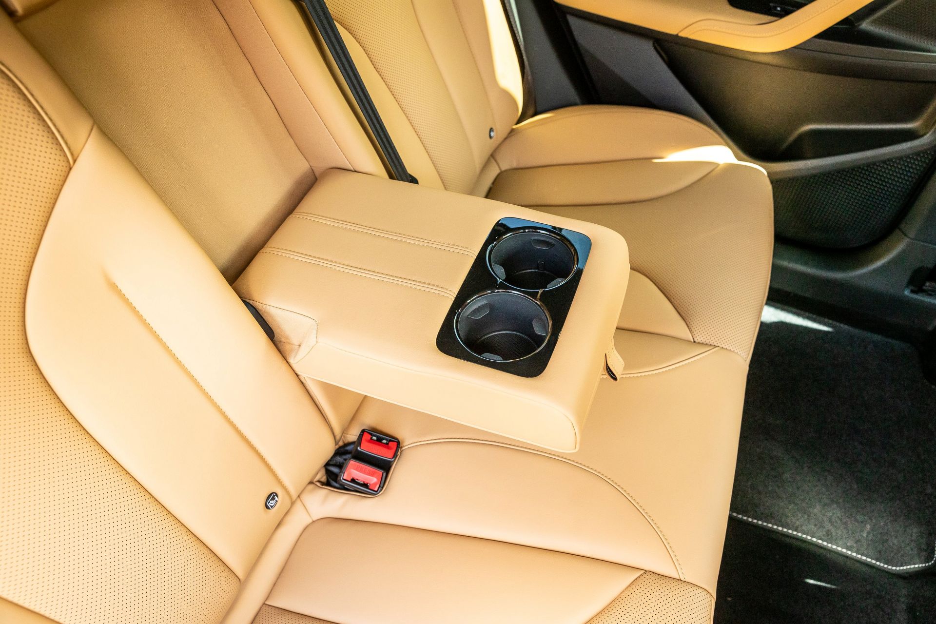 mg-hs-phev-carnet-hir-7