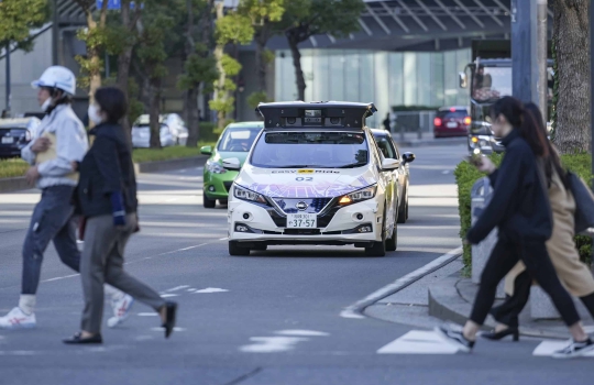 Hamarosan vezetni sem kell a Nissanokat