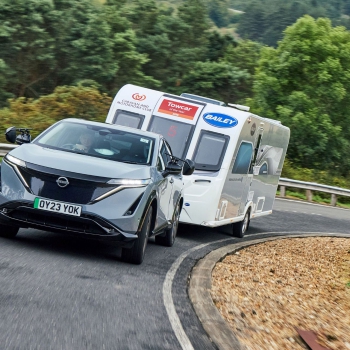 Másfél tonnával verhetetlen a Nissan Ariya