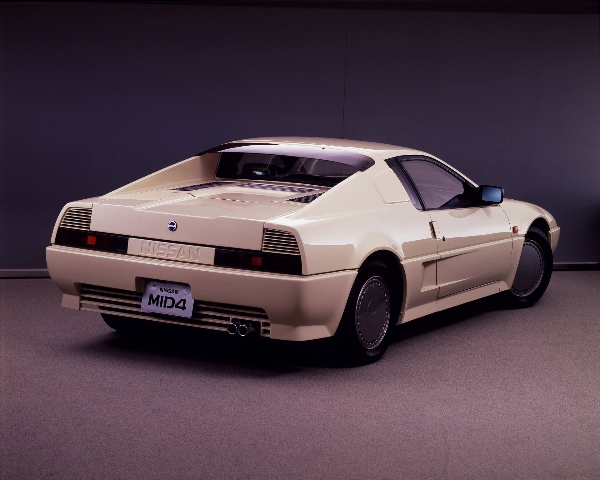 nissan-mid4-1985-tanulmanyautok-carnet-hir-3