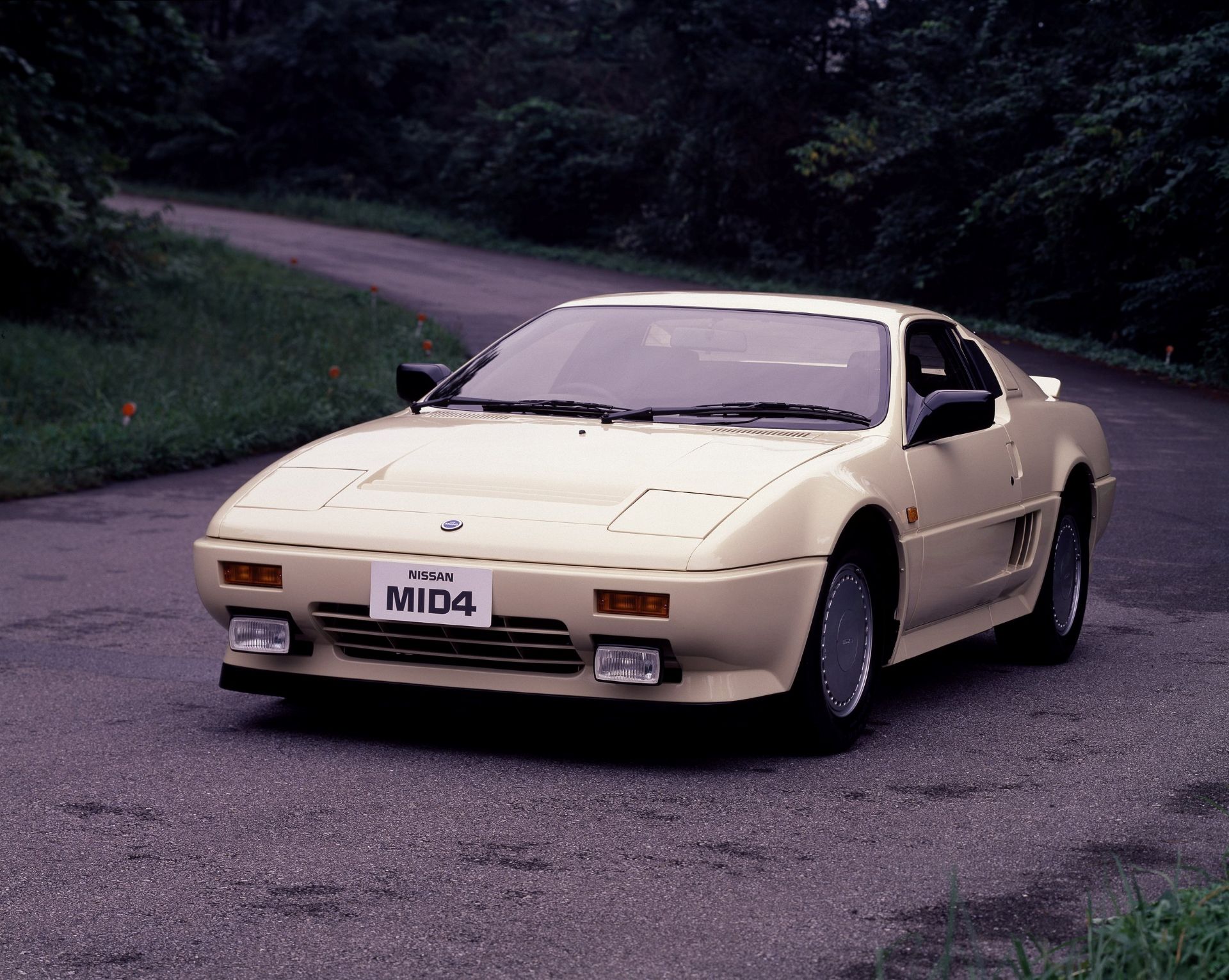 nissan-mid4-1985-tanulmanyautok-carnet-hir-6.