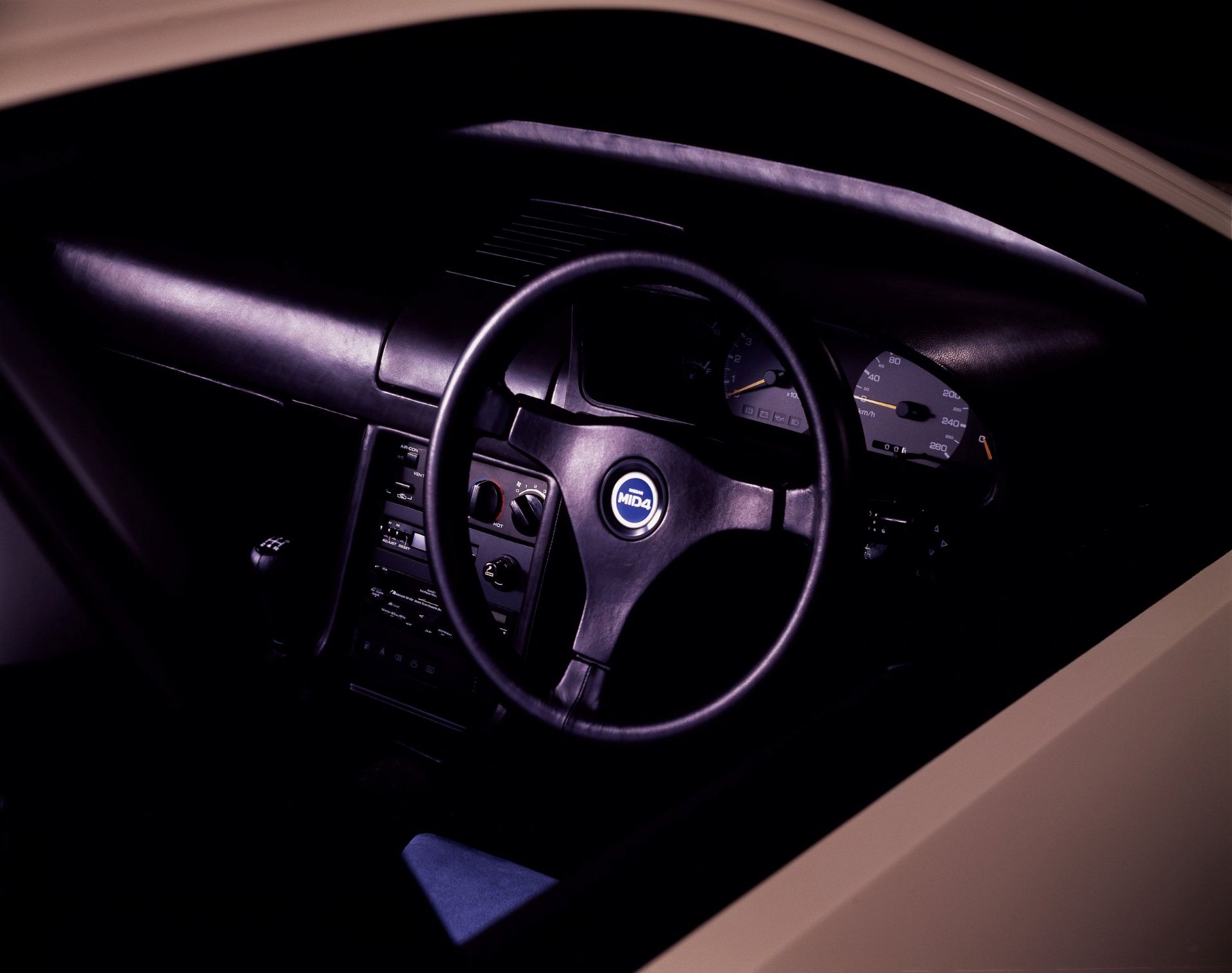 nissan-mid4-1985-tanulmanyautok-carnet-hir