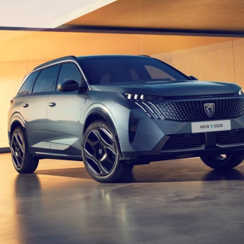 Tágas és sokoldalú a hétszemélyes Peugeot E-5008