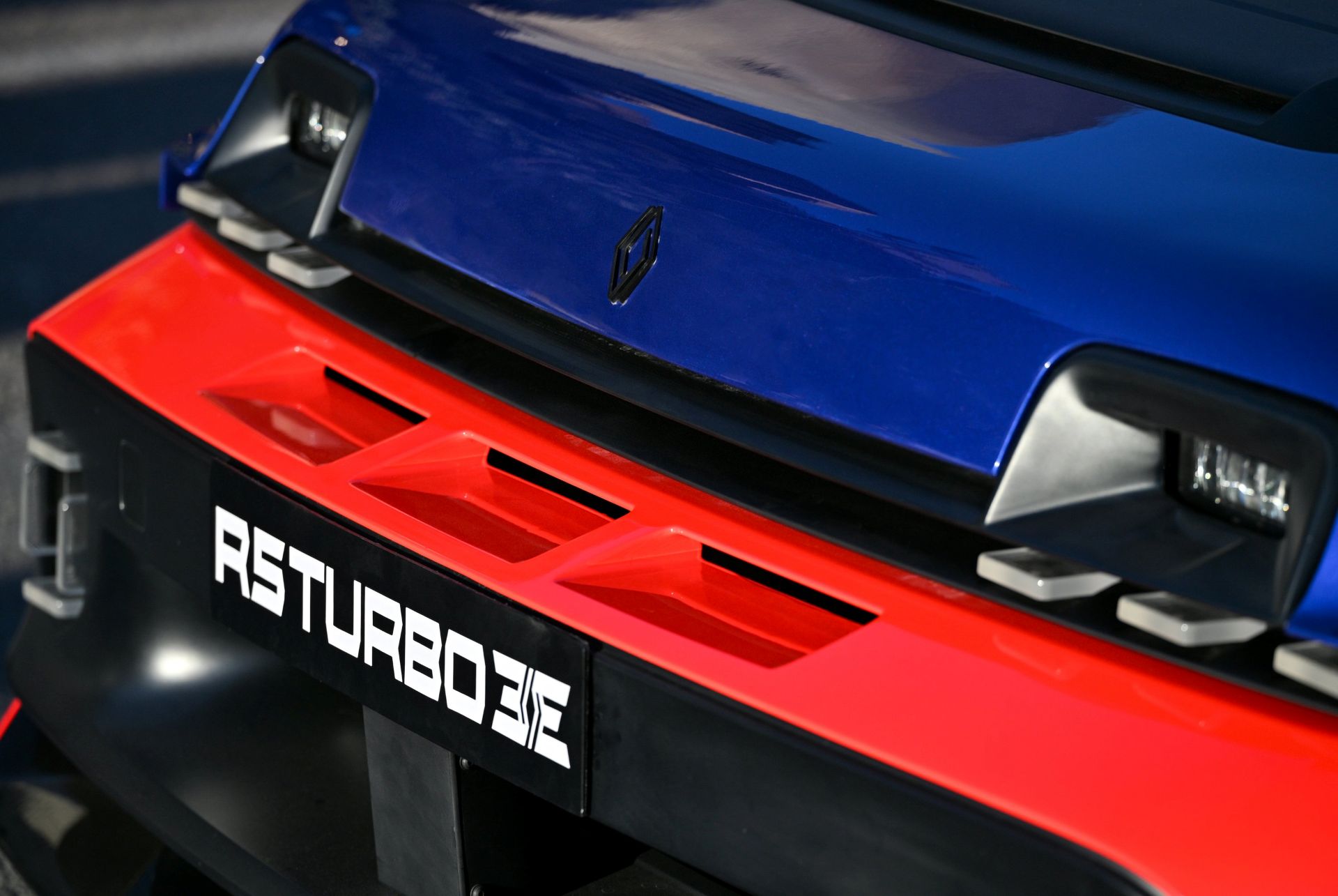 renault-5-turbo-3e-at-the-historic-tour-de-corse-carnet-hir-14