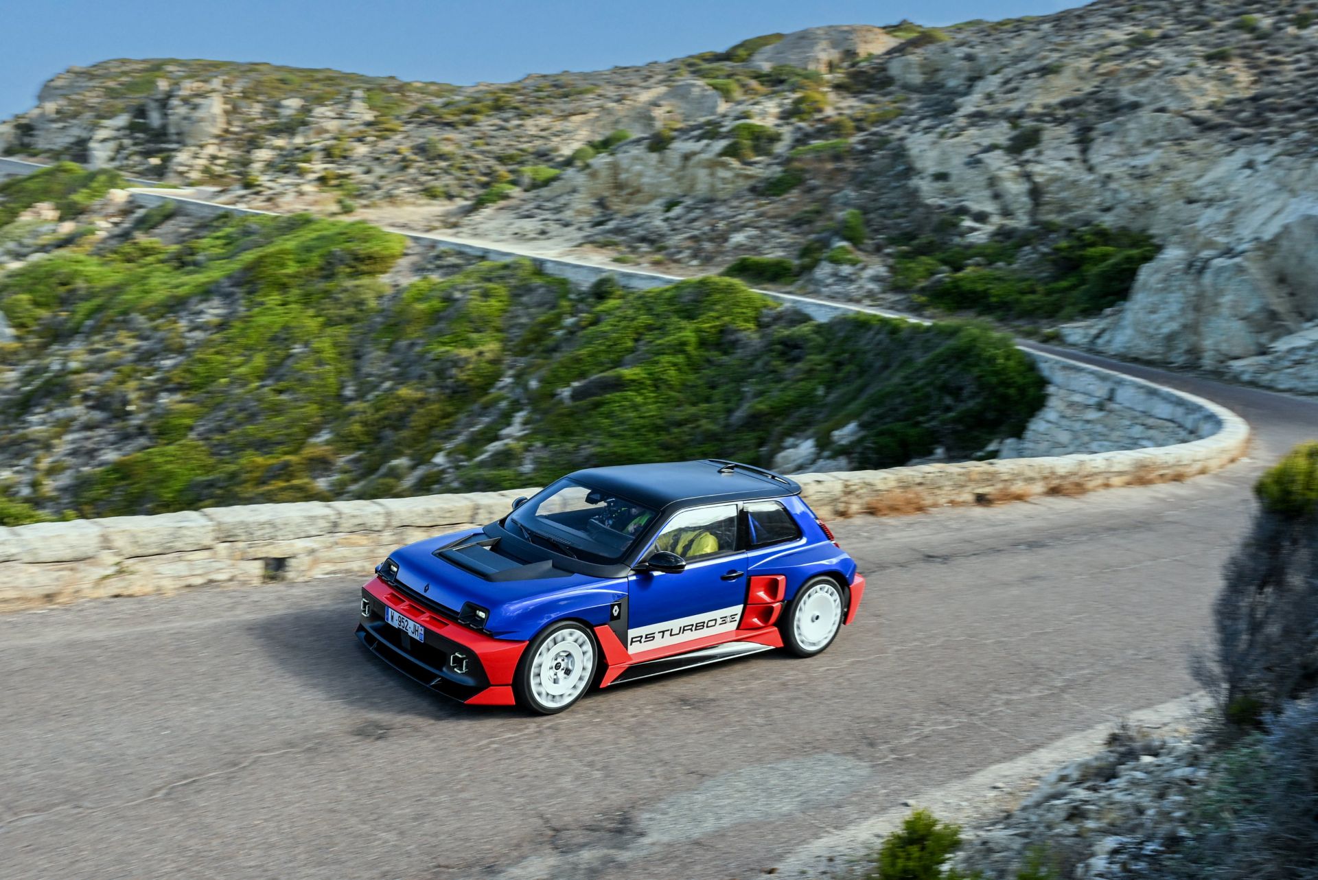 renault-5-turbo-3e-at-the-historic-tour-de-corse-carnet-hir-5