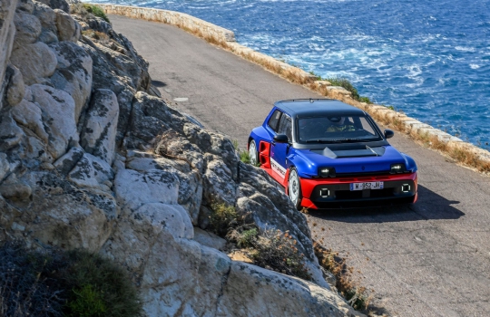 Már közúton zúz a legbrutálisabb Renault