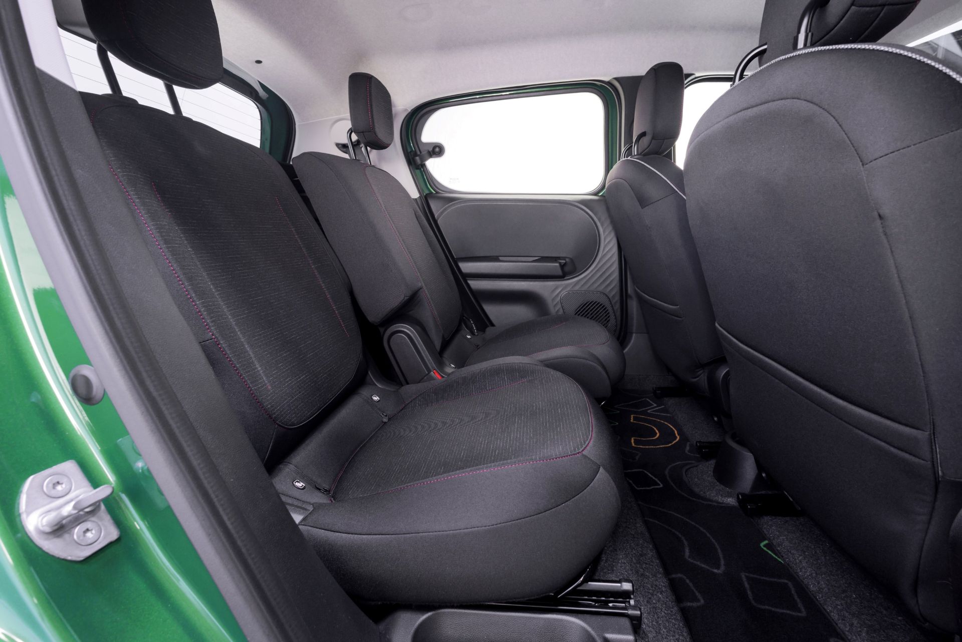 renault-twingo-e-tech-electric--absolute-green-carnet-hir-6