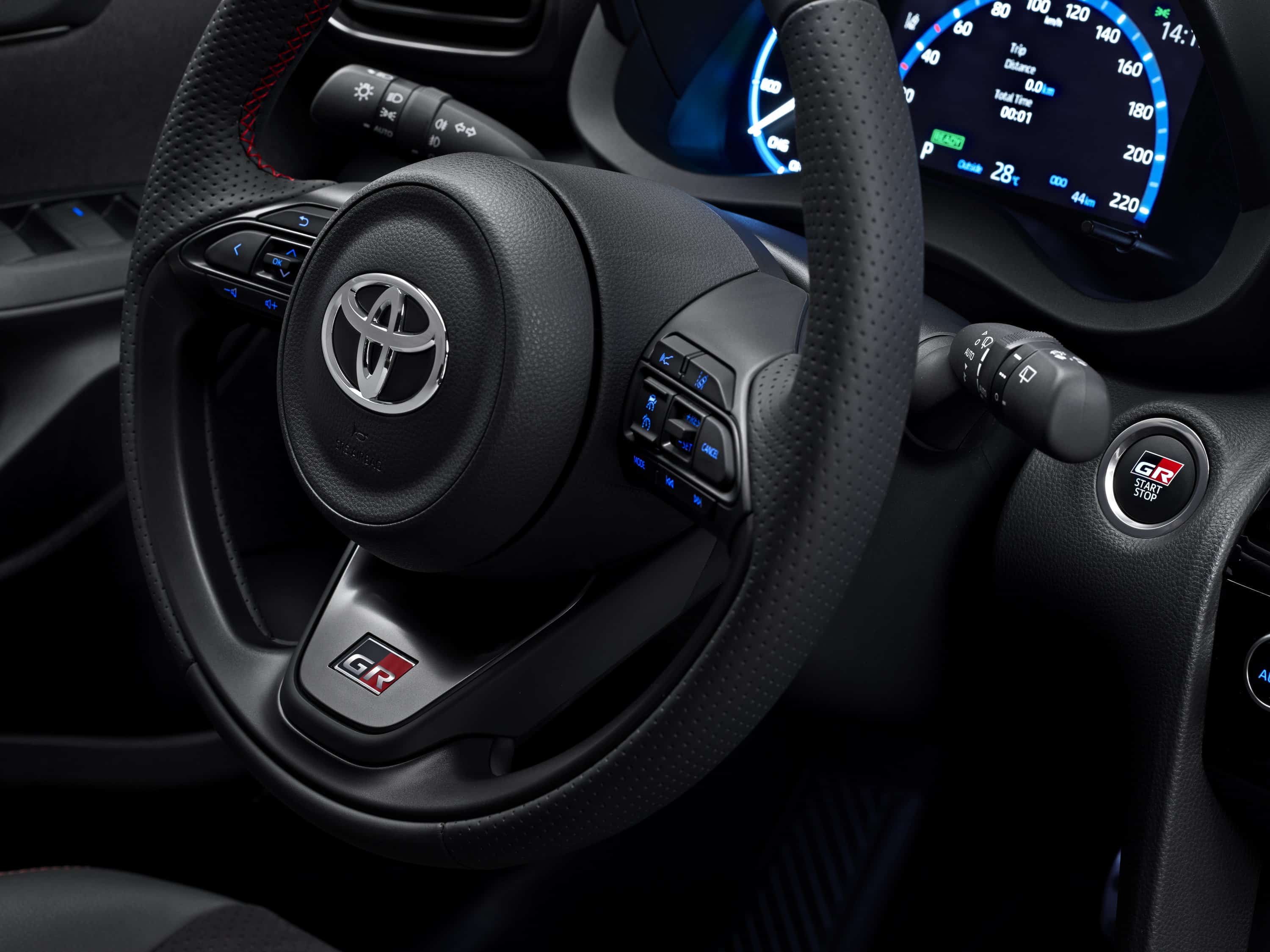 yaris-cross-gr