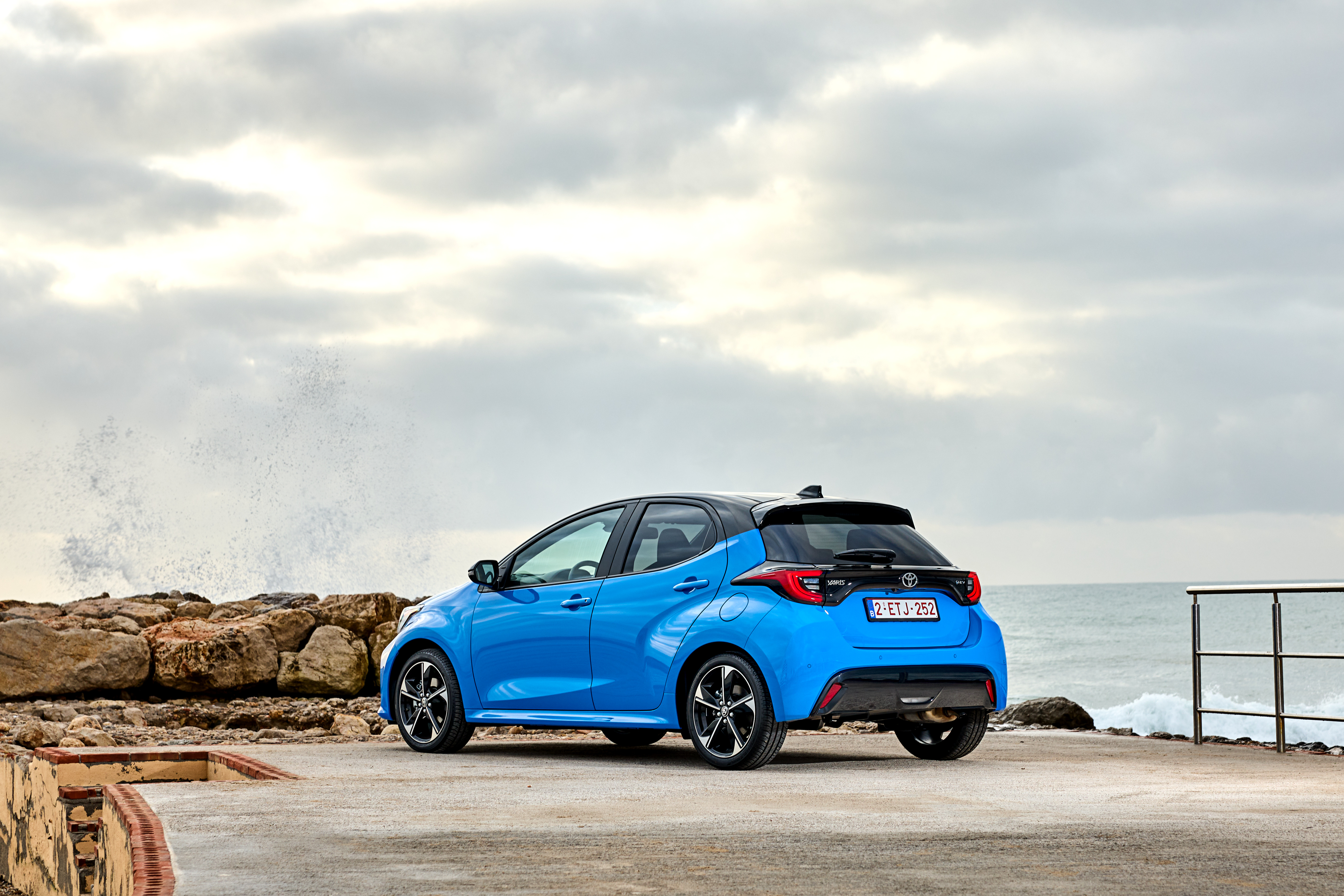uj-toyota-yaris