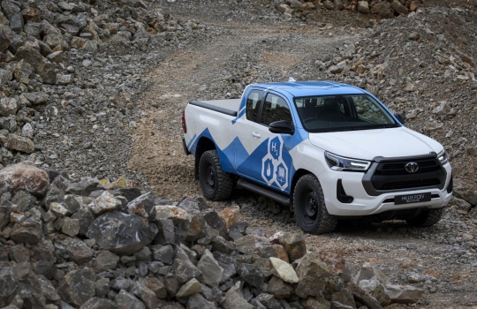 Az olimpiára küldi legtisztább pick-upját a Toyota 