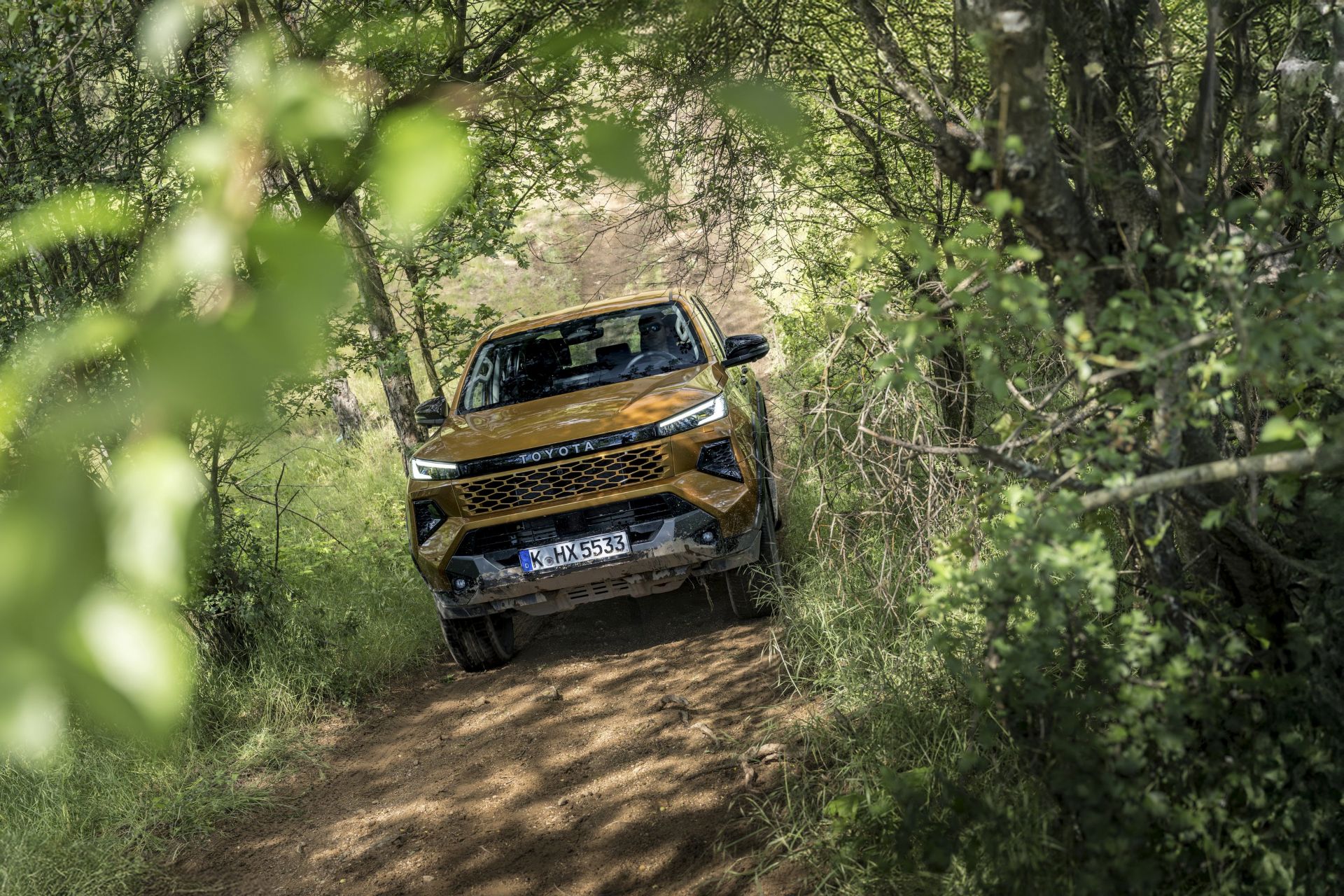 2026-toyota-hilux-bev-carnet-hir-11