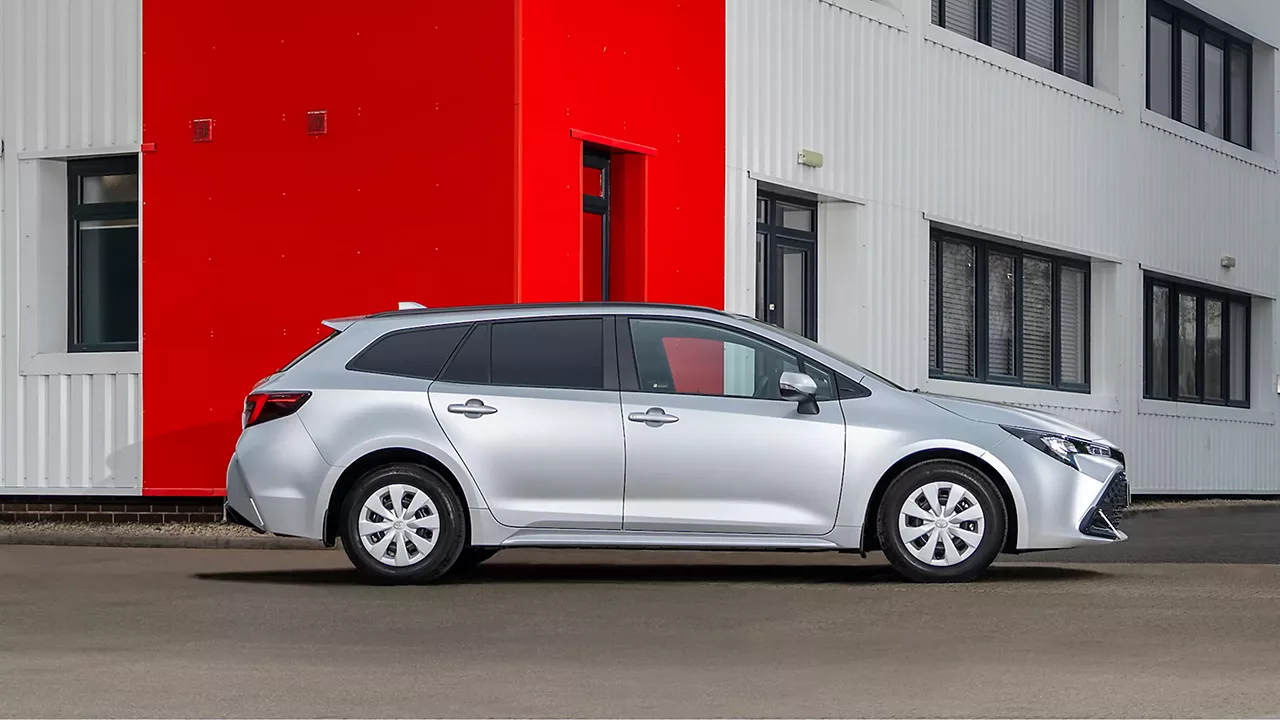 uj-toyota-corolla-sedan